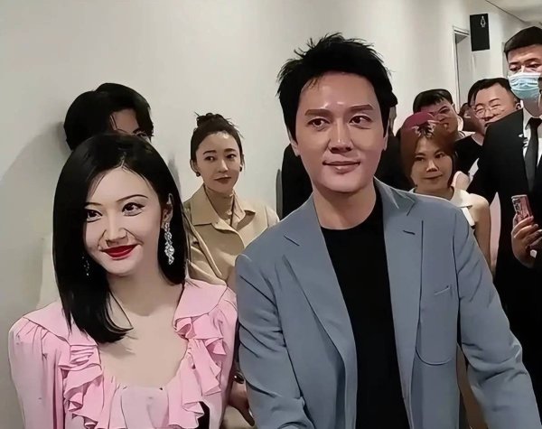 河南配资网 曝景甜冯绍峰闪婚，工作室发声揭开两人真实关系